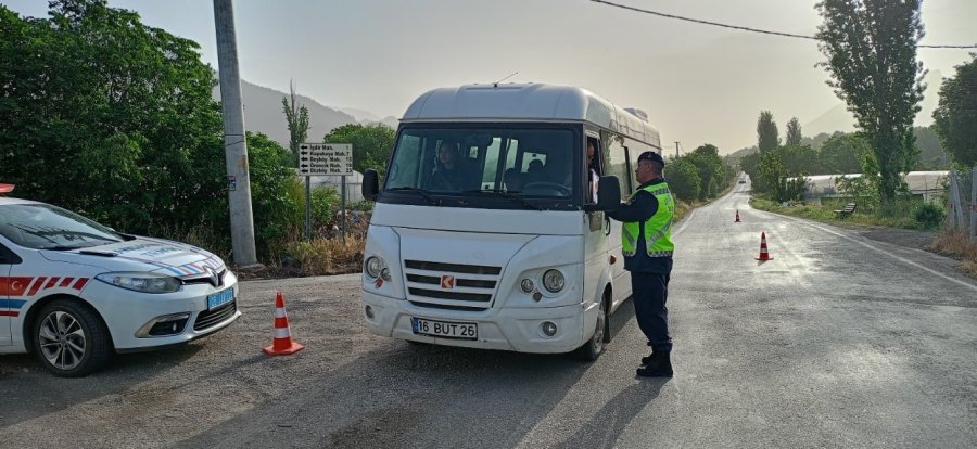 Polis Ve Jandarma Ekiplerinden Okul Çevreleri İle Servislere Yönelik Kapsamlı Denetim