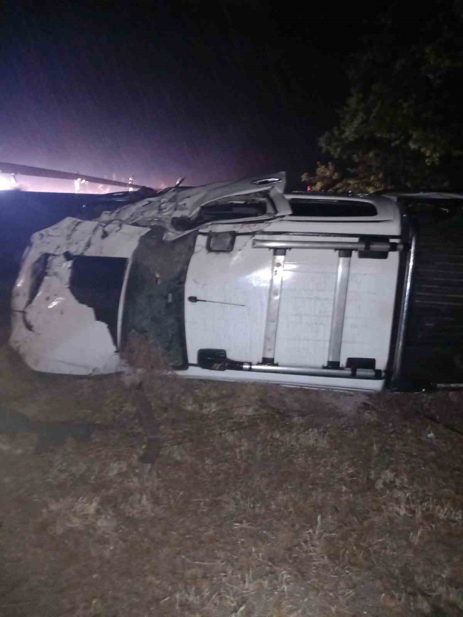 Konya’da Bariyere Çarpan Otomobil Takla Attı: 2 Yaralı