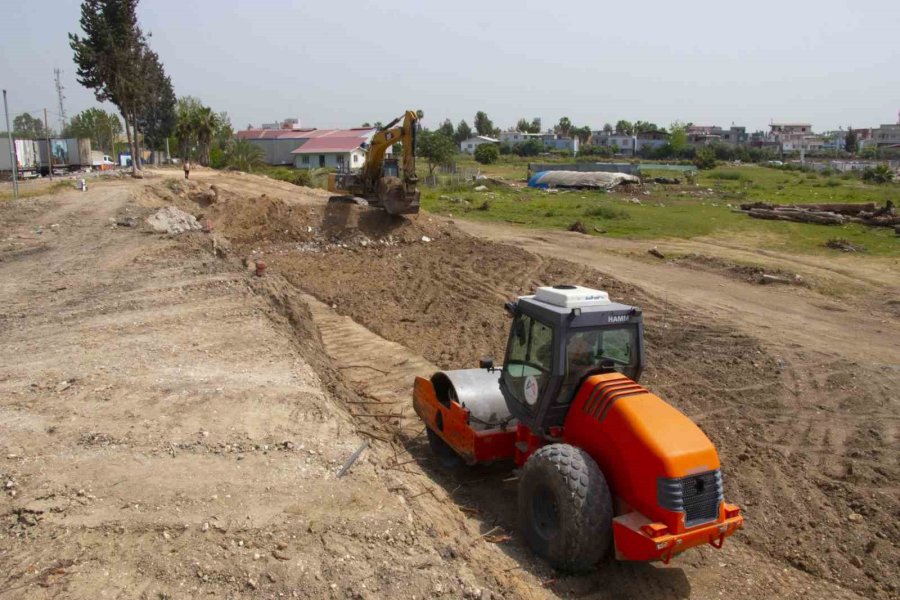 Lojistik Merkezi İçin Yol Yapım Çalışmaları Sürüyor