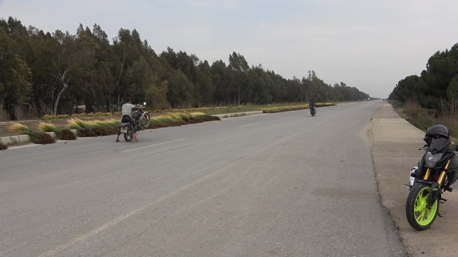 Trafiğe Kapalı Yol Motosiklet Yarış Pistine Dönüştü