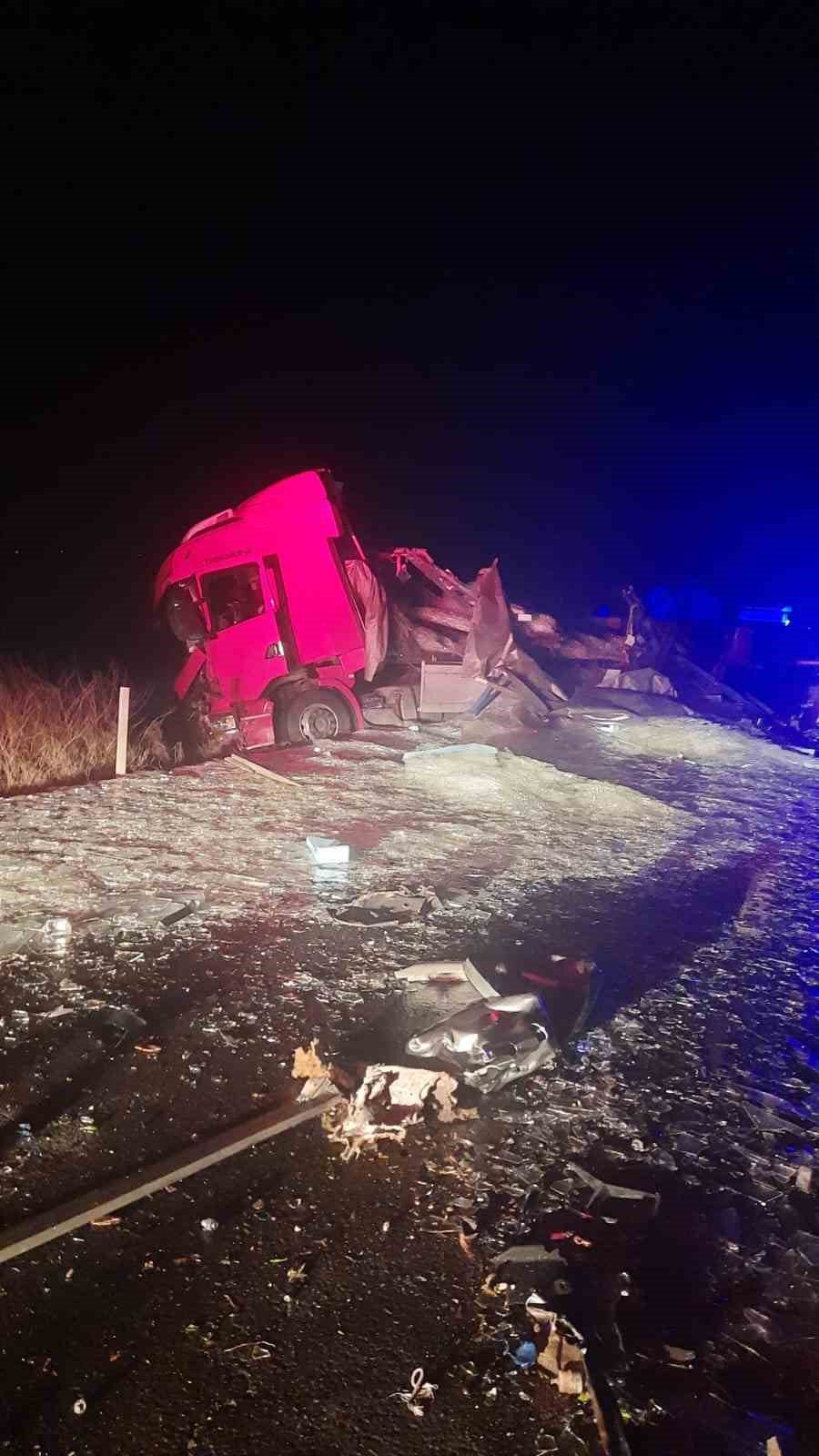 Ulukışla - Pozantı Yolunda Zincirleme Kaza: 2 Ölü