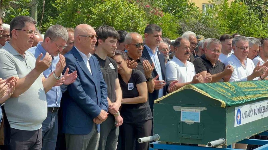 Zoom Üzerinden Mülakatta Kalp Krizi Geçiren Öğrenci Antalya’da Son Yolculuğuna Uğurlandı