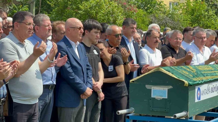 Zoom Üzerinden Mülakatta Kalp Krizi Geçiren Öğrenci Antalya’da Son Yolculuğuna Uğurlandı