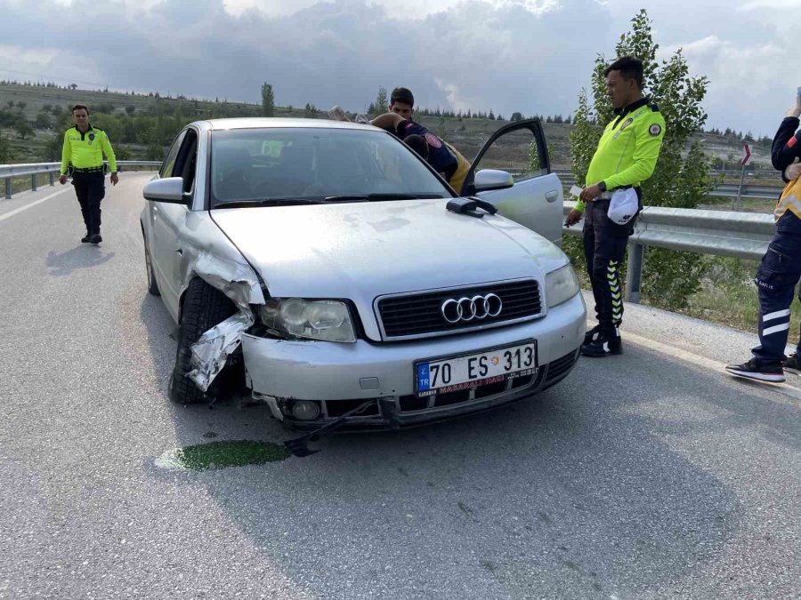 Direksiyon Başında Rahatsızlanan Sürücü Bariyerlere Çarparak Yaralandı