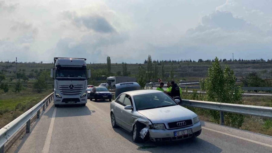 Direksiyon Başında Rahatsızlanan Sürücü Bariyerlere Çarparak Yaralandı