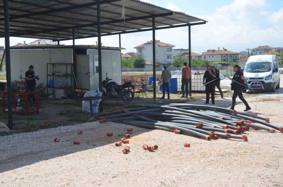 Semaverde Çay Demlemek İçin Tiner Döktü, Patlamada Yaralandı