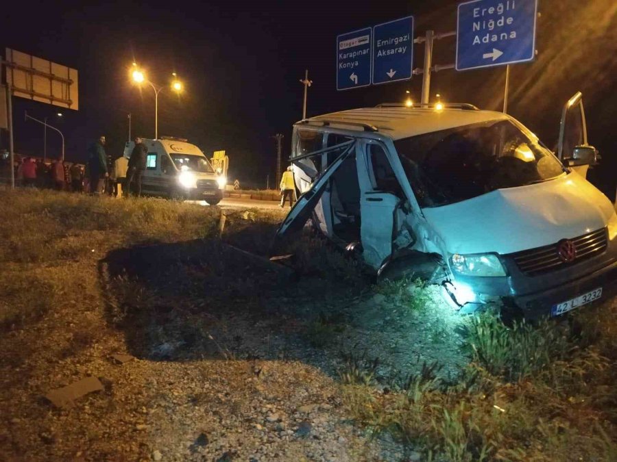 Konya’da Midibüs İle Panelvan Çarpıştı: 24 Yaralı