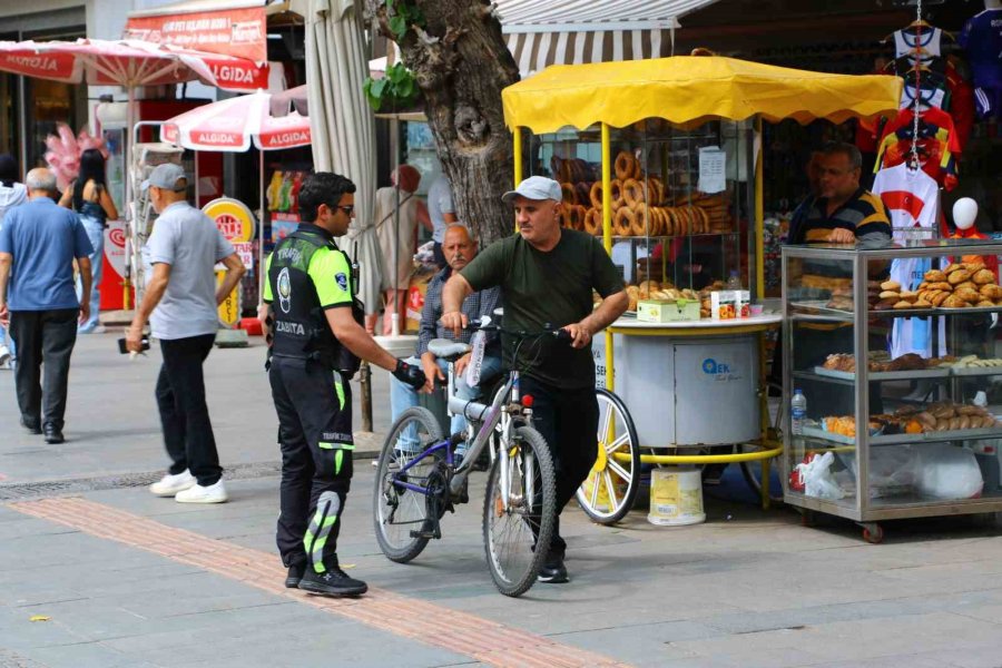 Yaya Yolunu İşgal Eden Motosiklet, Scooter Ve Araçlar 7/24 Denetleniyor