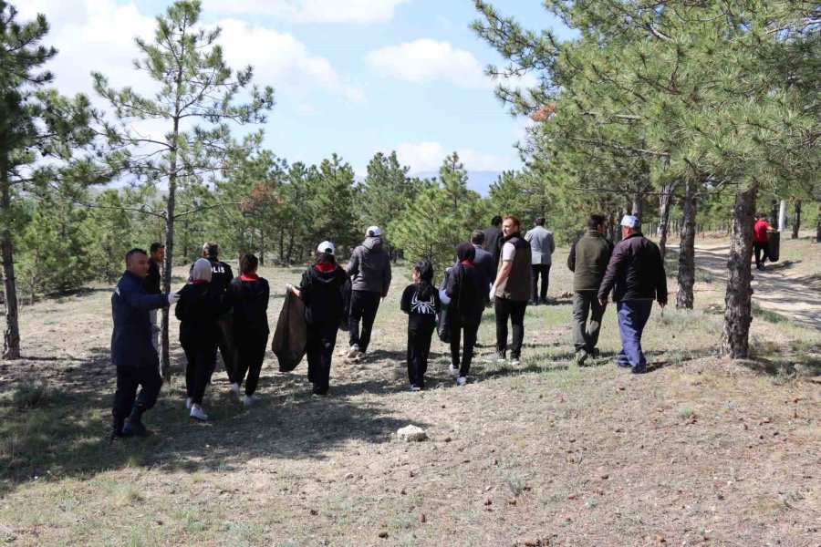 Günyüzü’ndeki Ormanlık Alanda Mıntıka Temizliği Yapıldı