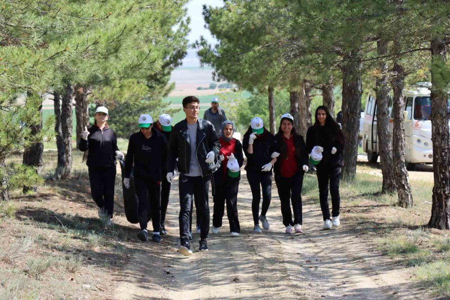 Günyüzü’ndeki Ormanlık Alanda Mıntıka Temizliği Yapıldı