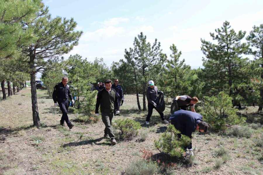 Günyüzü’ndeki Ormanlık Alanda Mıntıka Temizliği Yapıldı