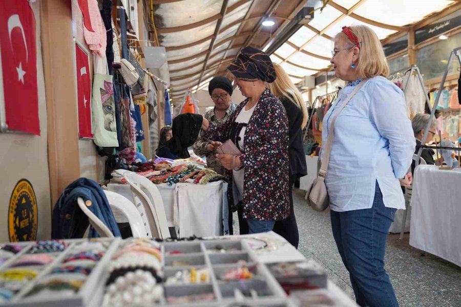 El Emeği Ürünler Hanımeli Sokak’ta