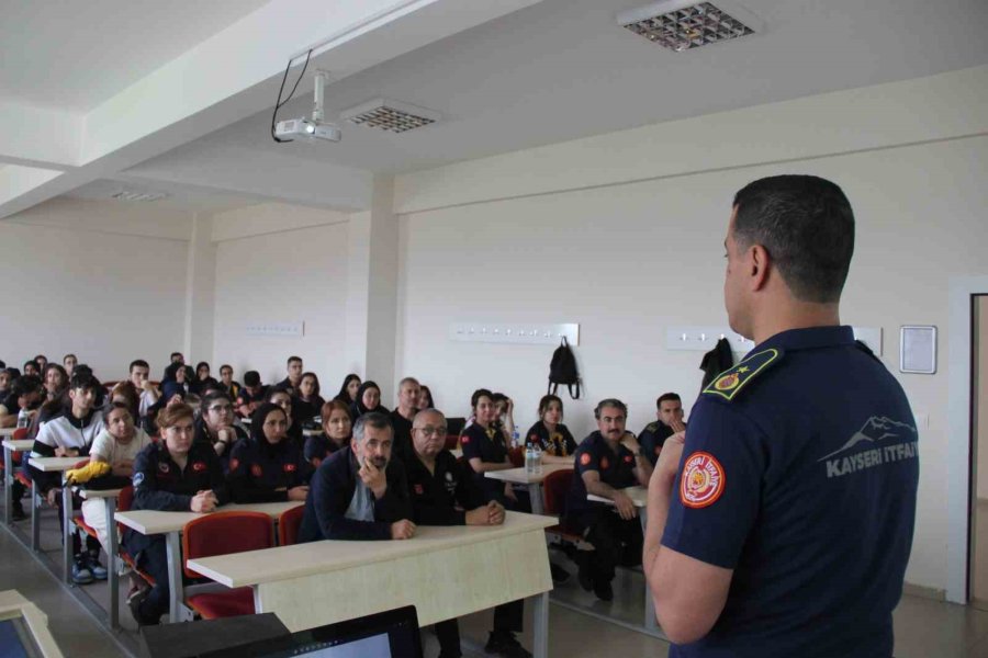 Büyükşehir İtfaiyesi’nden Üniversite Öğrencilerine Eğitim Ve Meslek Tanıtımı