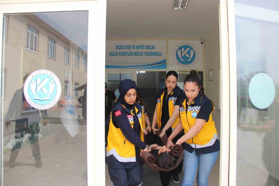 Büyükşehir İtfaiyesi’nden Üniversite Öğrencilerine Eğitim Ve Meslek Tanıtımı