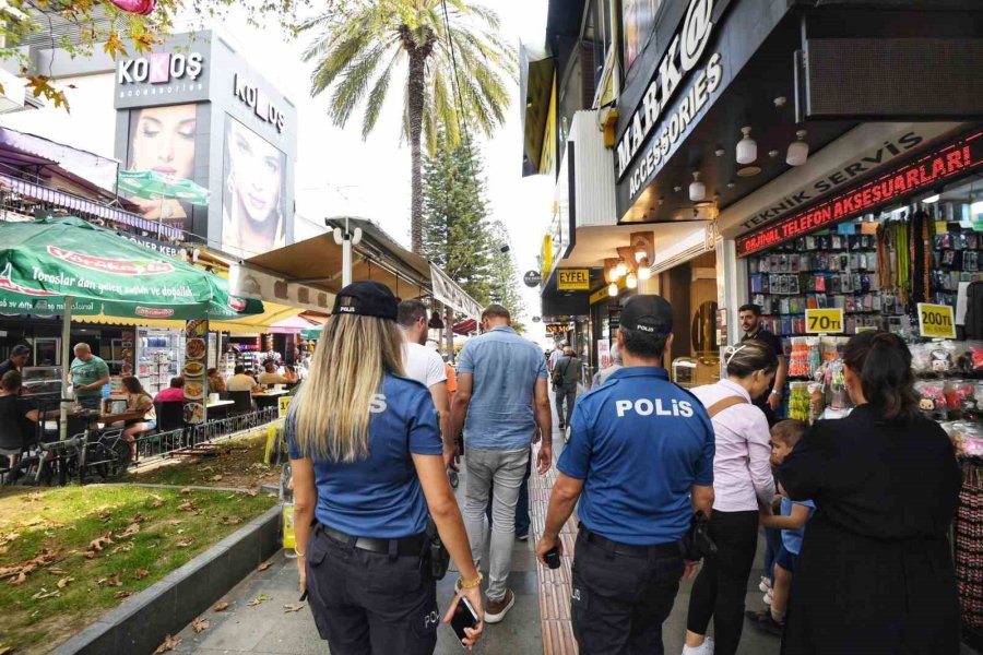 Kaleiçinde Hanutçular, Dilenciler Ve Etiket Denetimi İçin İçin Özel Ekip