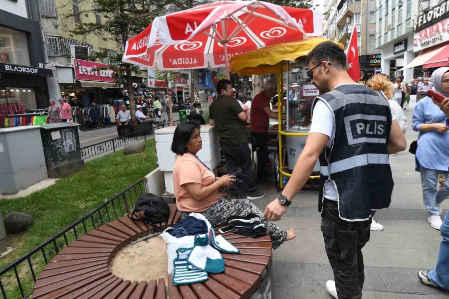 Kaleiçinde Hanutçular, Dilenciler Ve Etiket Denetimi İçin İçin Özel Ekip