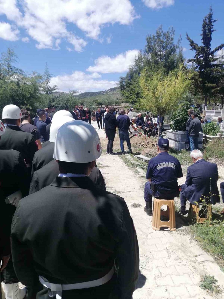 Kıbrıs Gazisi Törenle Toprağa Verildi