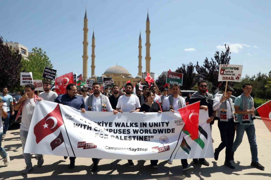 Üniversite Öğrencileri, İsrail Saldırılarını Protesto Etti