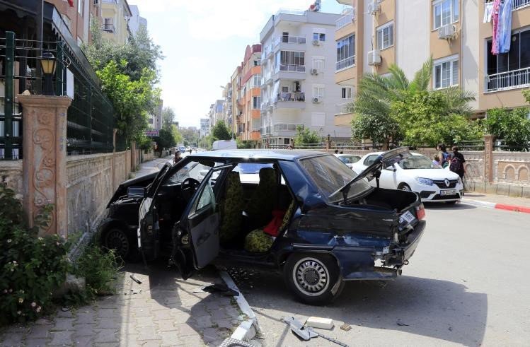 Hurdaya Dönen Araçtan Çıkan Bebek Ve Çocuğa ’112 Acil Anne’