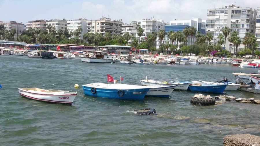 Mersin’de Şiddetli Rüzgar Etkili Oluyor