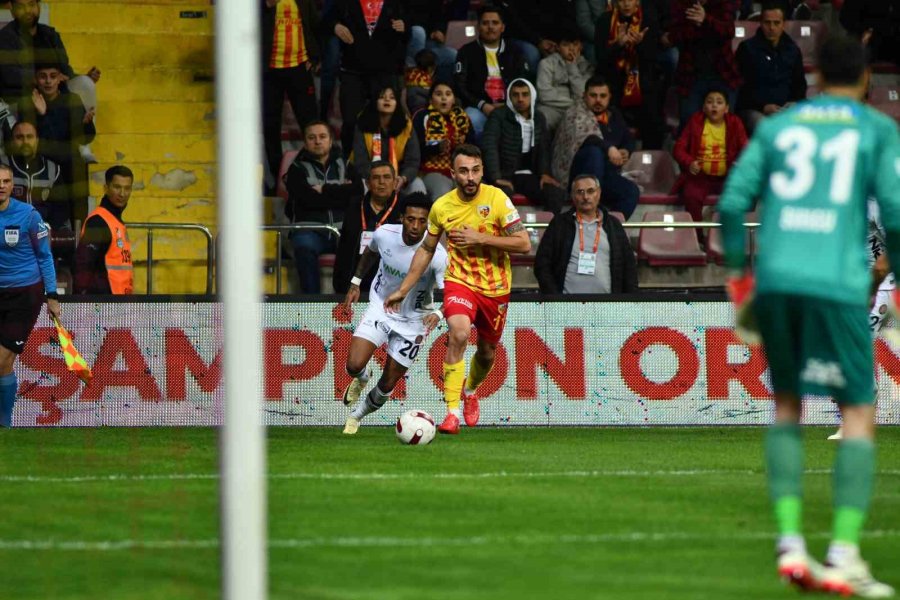 Trendyol Süper Lig: Kayserispor: 1 - Fatih Karagümrük: 0 (ilk Yarı)