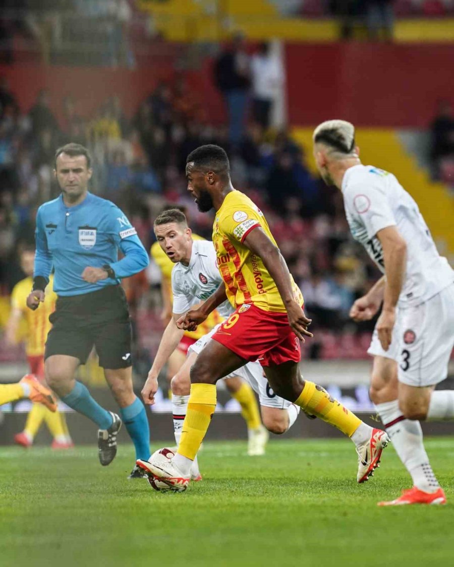 Trendyol Süper Lig: Kayserispor: 1 - Fatih Karagümrük: 0 (ilk Yarı)