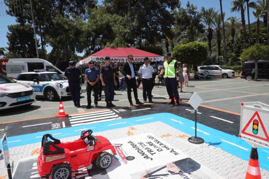 Alanya’da Trafik Haftasında Öğrenciler Bilgilendirildi