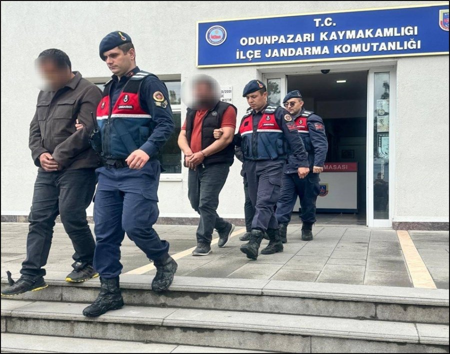 300 Bin Tl’lik Römorku Çalıp Boyayan Şahısları Jandarma Yakaladı