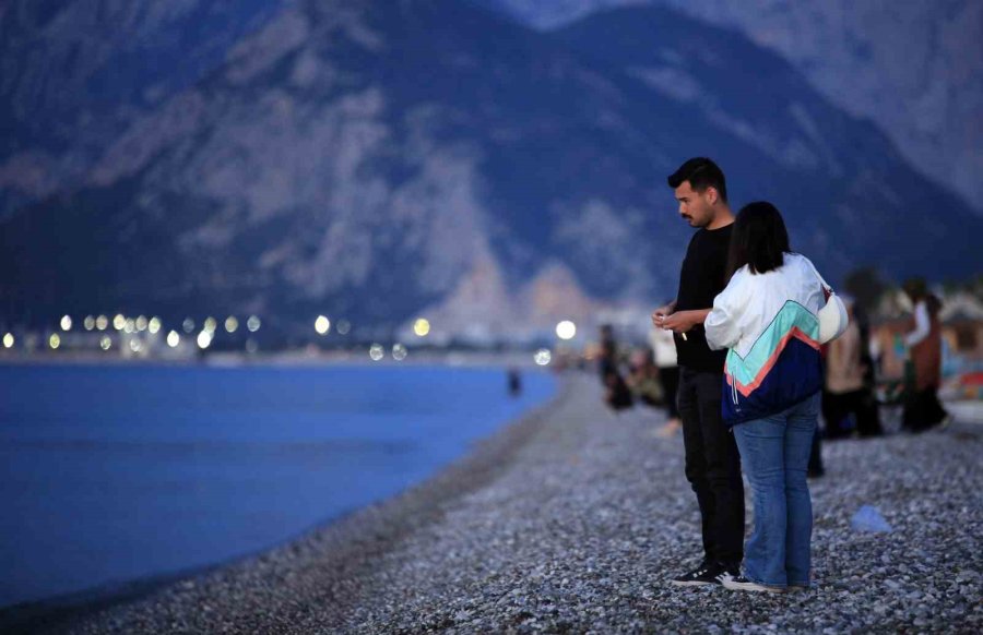 Hıdırellez’de Konyaaltı Sahiline Akın Ettiler