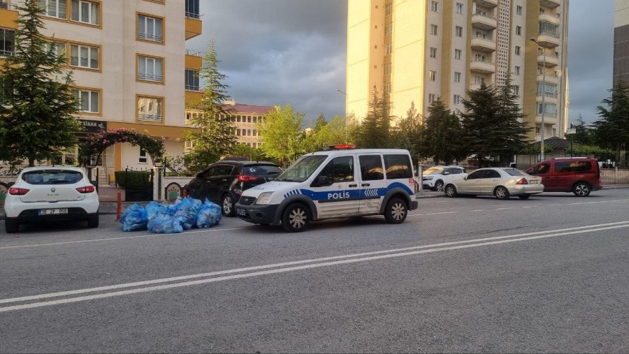 Elindeki Kurusıkı Tabanca Ateş Alınca Yaralandı