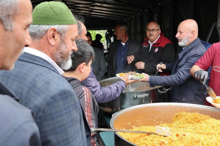 Başkan Çolakbayrakdar, Şükür Sofrasında Vatandaşlarla Buluştu