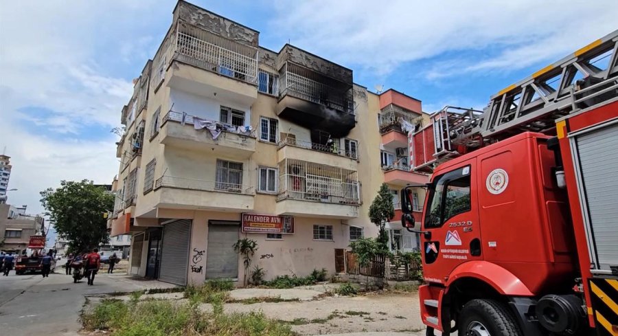 Mersin’de Ev Yangını Büyümeden Söndürüldü