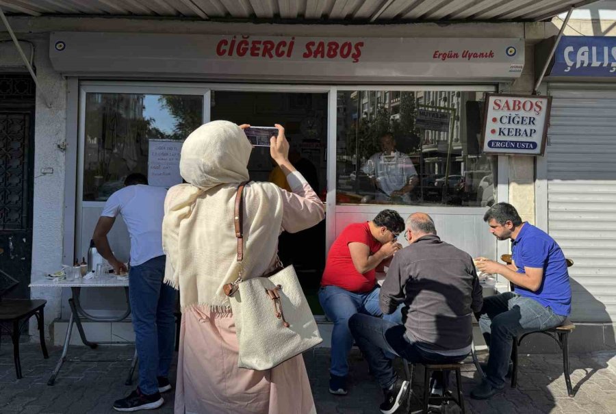 Burada Ciğer Yemek İçin Erken Kalkmak Gerekiyor: Sadece 2 Saat Açık Kalıyor, Kapış Kapış Gidiyor