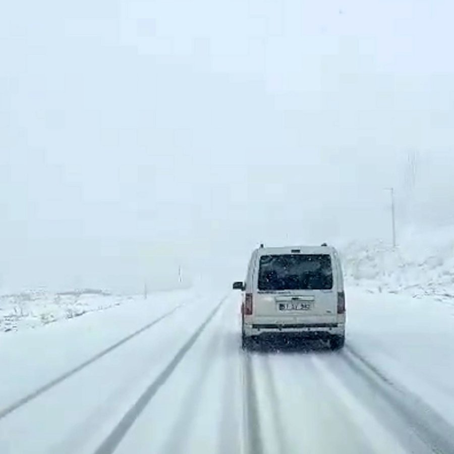 Niğde’de Mayıs Ayında Yüksek Kesimler Beyaza Büründü