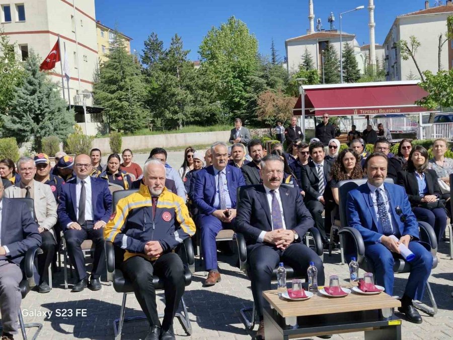 Yeni Ambulansların Devir Teslim Töreni Gerçekleşti