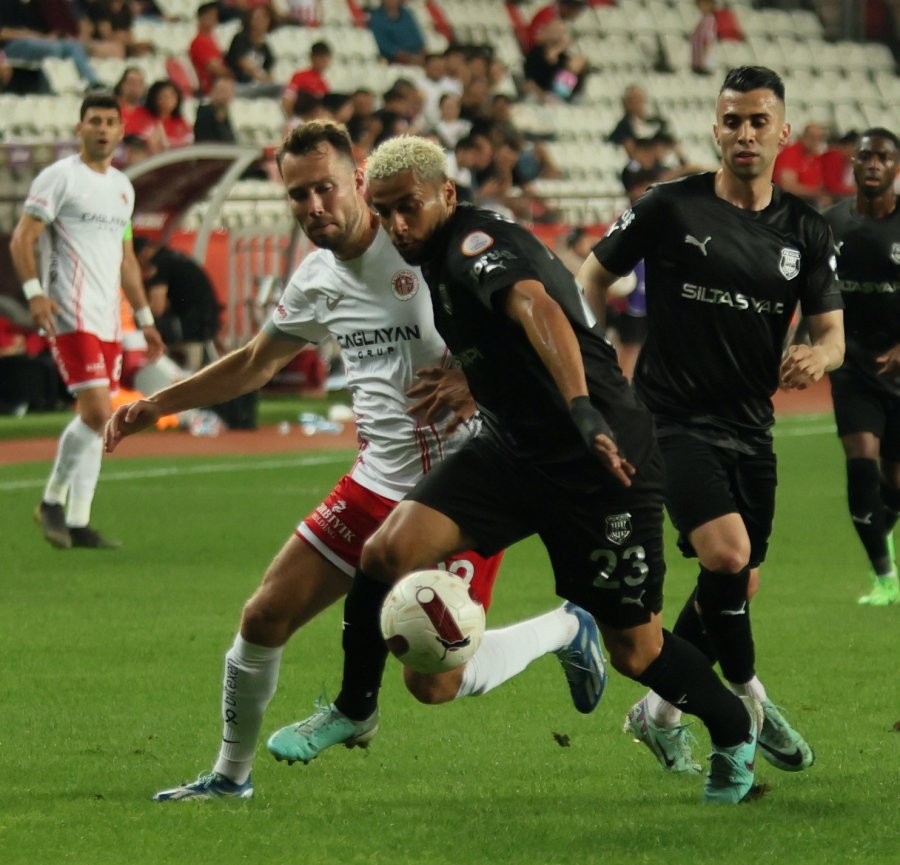 Trendyol Süper Lig: Antalyaspor: 1 - Pendikspor: 2 (ilk Yarı)