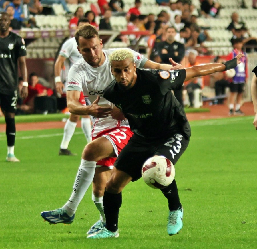 Trendyol Süper Lig: Antalyaspor: 1 - Pendikspor: 2 (ilk Yarı)