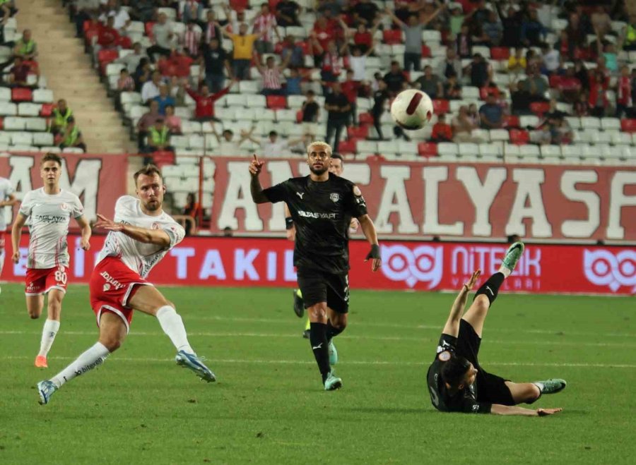 Trendyol Süper Lig: Antalyaspor: 1 - Pendikspor: 2 (ilk Yarı)