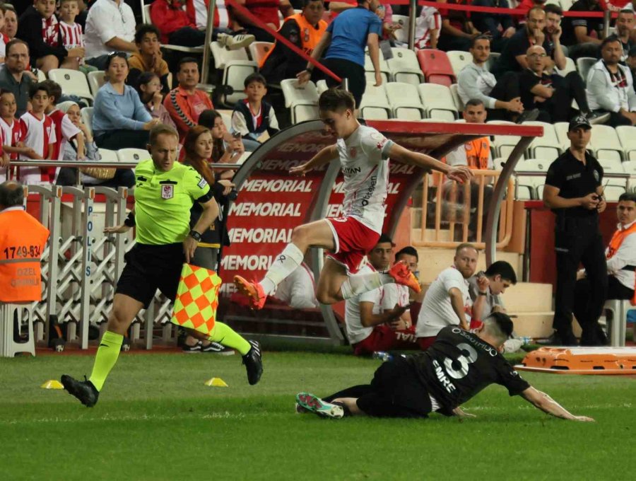 Trendyol Süper Lig: Antalyaspor: 1 - Pendikspor: 2 (ilk Yarı)