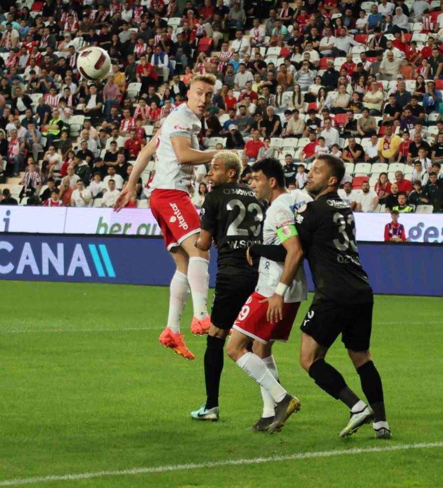 Trendyol Süper Lig: Antalyaspor: 1 - Pendikspor: 2 (ilk Yarı)