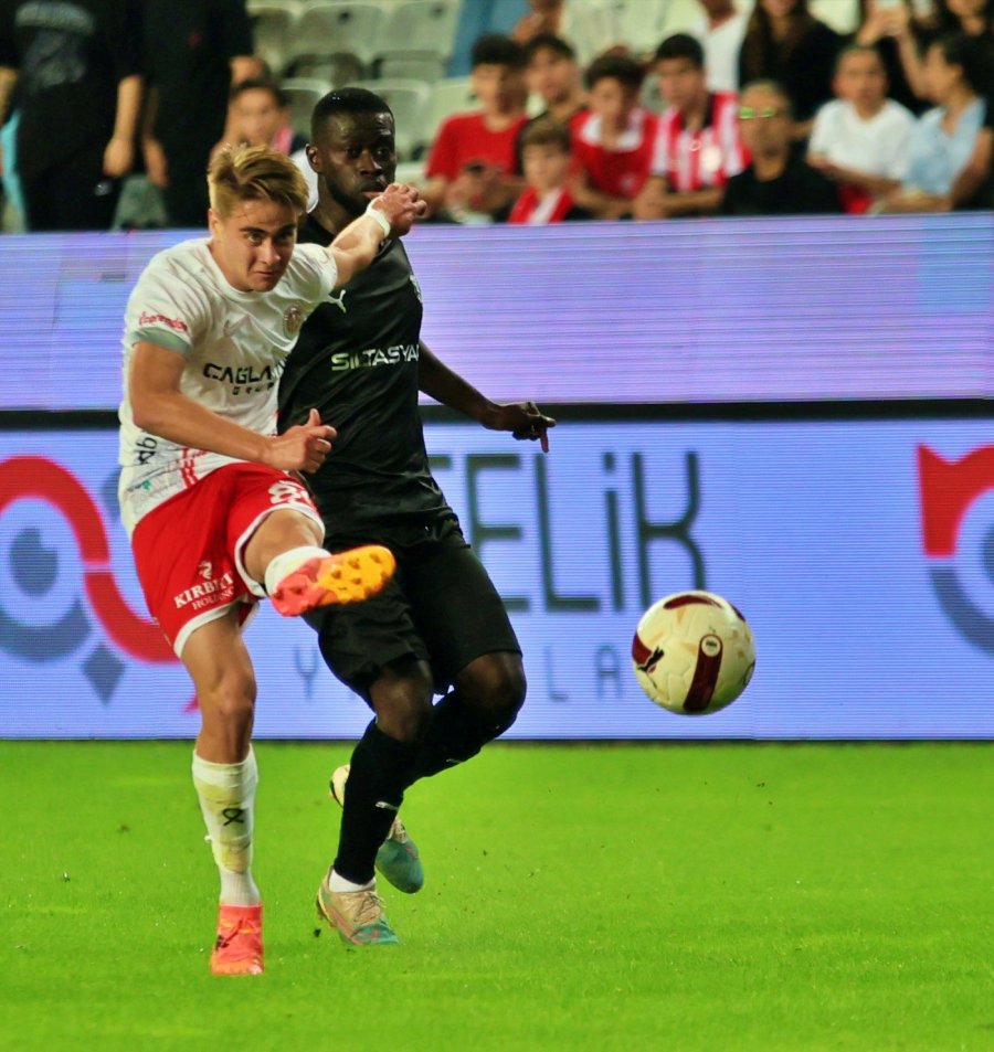 Trendyol Süper Lig: Antalyaspor: 1 - Pendikspor: 2 (ilk Yarı)