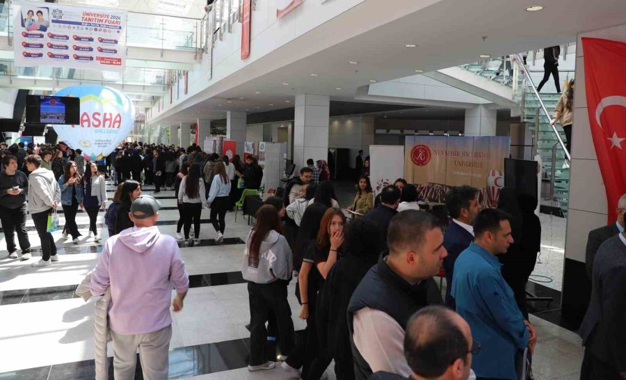 Nevü Ev Sahipliğinde Düzenlenen ‘üniversite Tanıtım Fuarı’na Yoğun İlgi