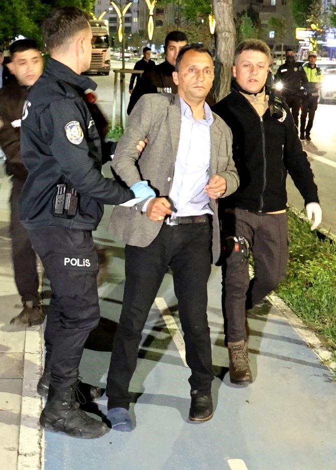 Polis Ehliyet İstedi, Alkollü Sürücü İse Ayakkabı: İlginç Diyalog Kamerada