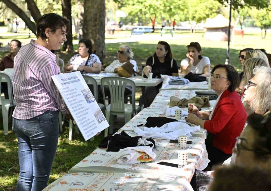 Satın Almaya Son, Kıyafetlerini Dönüştürüp Yenileyecekler