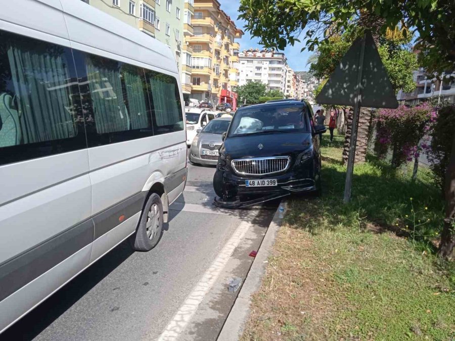 Alanya’da 4 Araçlı Zincirleme Trafik Kazası