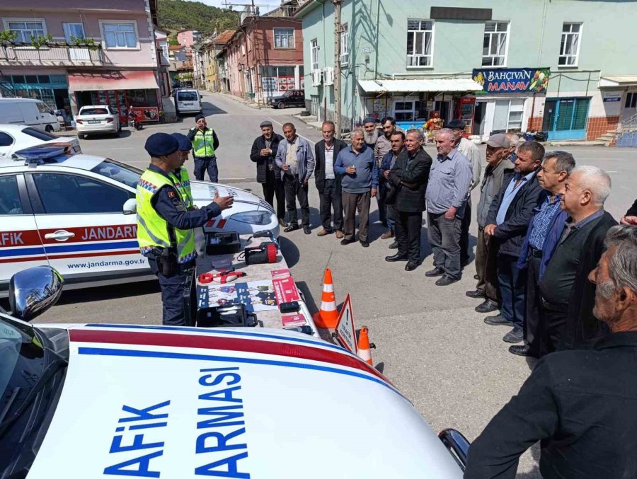 Beyşehir’de Jandarmadan Öğrenciler Ve Mahalle Sakinlerine Trafik Eğitim Seminerleri