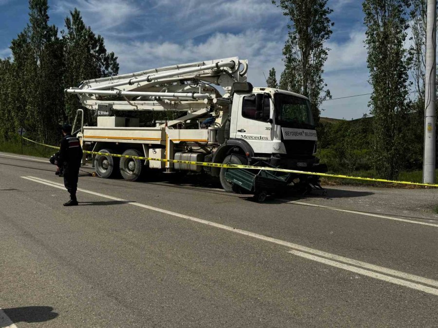 Beton Pompası Vincinin Çarptığı Patpat Sürücüsü Öldü