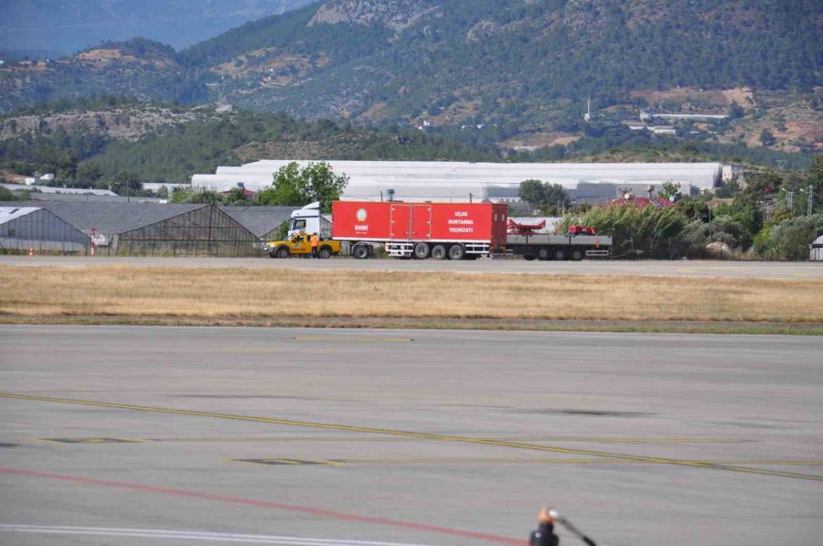 Gazipaşa-alanya Havalimanında Pist Temizleme Çalışmaları Başladı