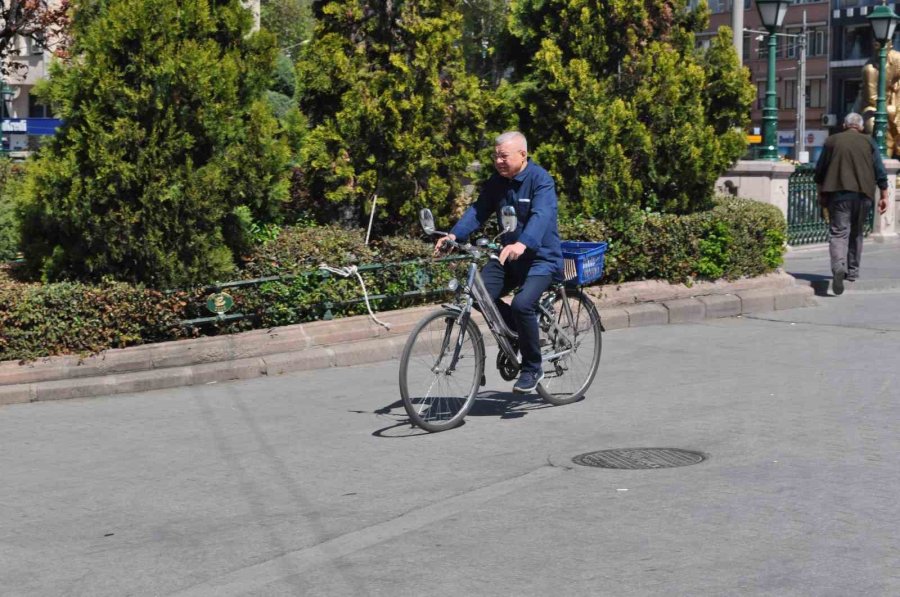 İki Tekerlekli Araçlar Hem Paradan Hem De Zamandan Tasarruf Sağlıyor