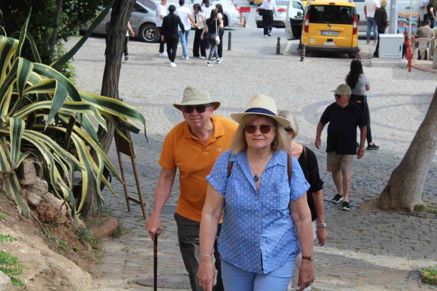 Alanya’ya Sezonun İlk Yolcu Gemisi Demir Attı